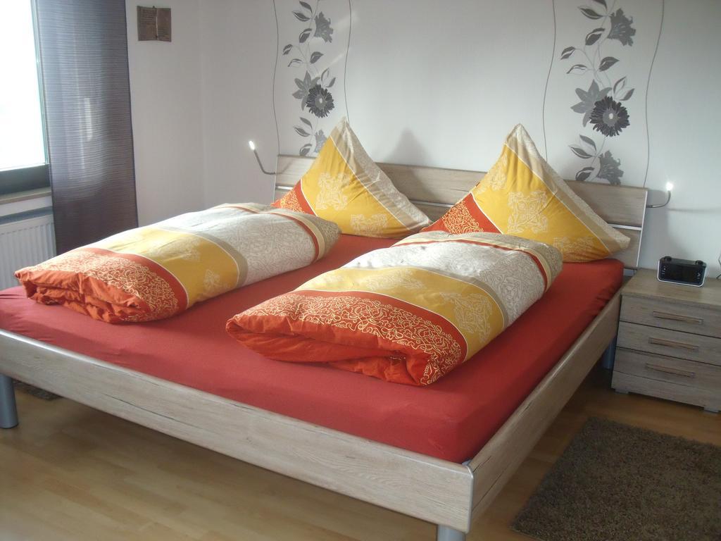 באד ברייסיג Ferienwohnung Am Waldrand חדר תמונה